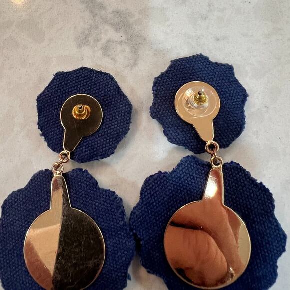 Blue Beaded post earrings - Picture 5 of 8